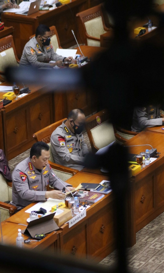 Kapolri Listyo Sigit Rapat Kerja dengan Komisi III DPR