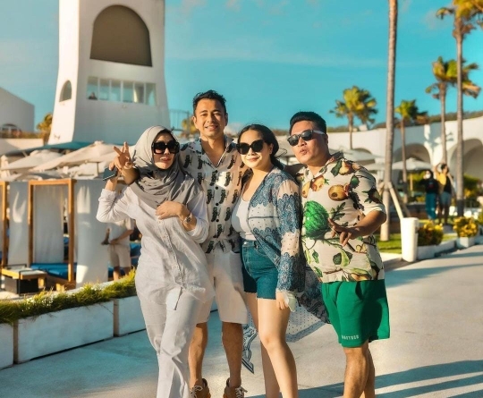 Potret Raffi Ahmad di Bali bareng Keluarga dan Tim Rans, Pesona Nagita Disorot