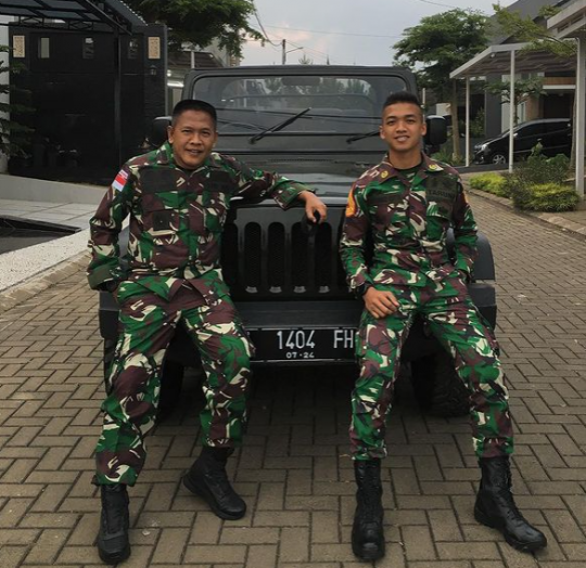 Potret Kompak Taruna Akmil dengan Ayahnya Kolonel TNI, Sama-sama Gagah & Tampan