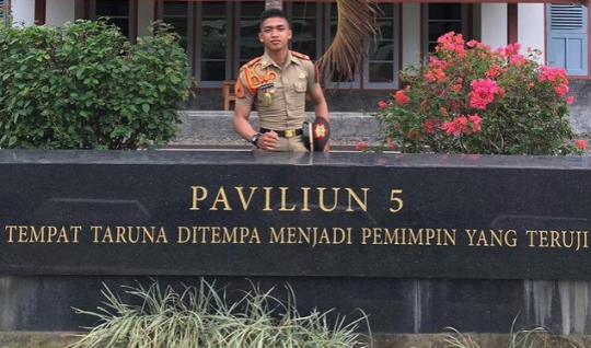 Potret Kompak Taruna Akmil dengan Ayahnya Kolonel TNI, Sama-sama Gagah & Tampan