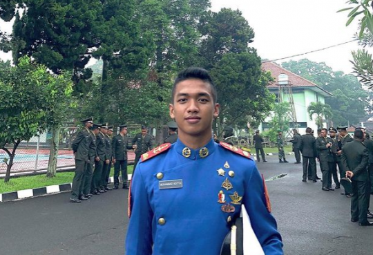 Potret Kompak Taruna Akmil dengan Ayahnya Kolonel TNI, Sama-sama Gagah & Tampan