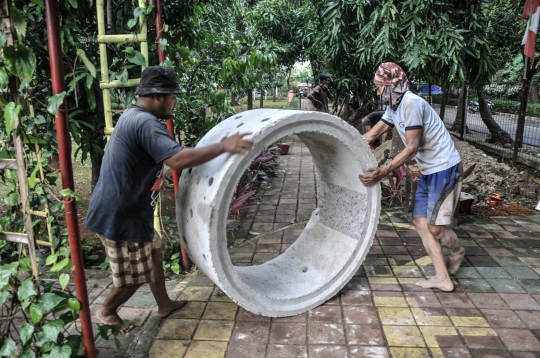 Pembangunan Sumur Resapan di RPTRA