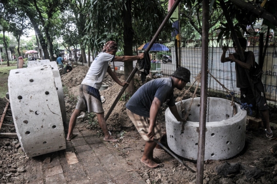 Pembangunan Sumur Resapan di RPTRA