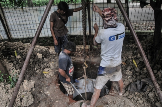 Pembangunan Sumur Resapan di RPTRA