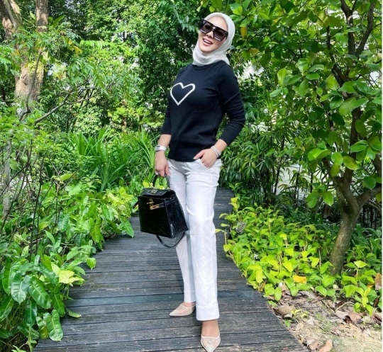 Dipuji Makin Langsing, Intip 5 Potret Terbaru Syahrini yang Curi Perhatian