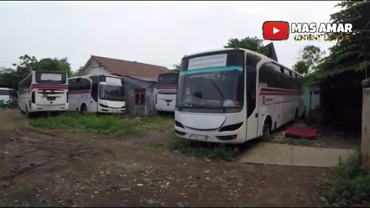 Disayangkan, Ini Potret Bus Primajasa Terbengkalai Jadi Tempat Bermain Anak-anak