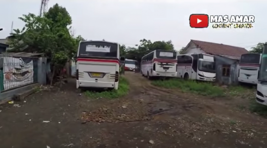 Disayangkan, Ini Potret Bus Primajasa Terbengkalai Jadi Tempat Bermain Anak-anak