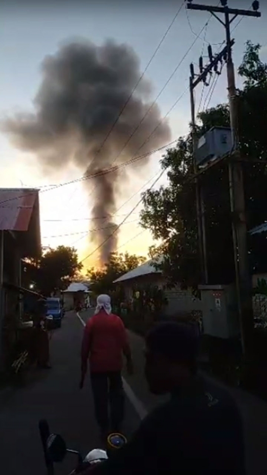 Suasana Mencekam Bentrokan di Maluku Tengah, Rumah Terbakar dan Warga Kabur ke Hutan