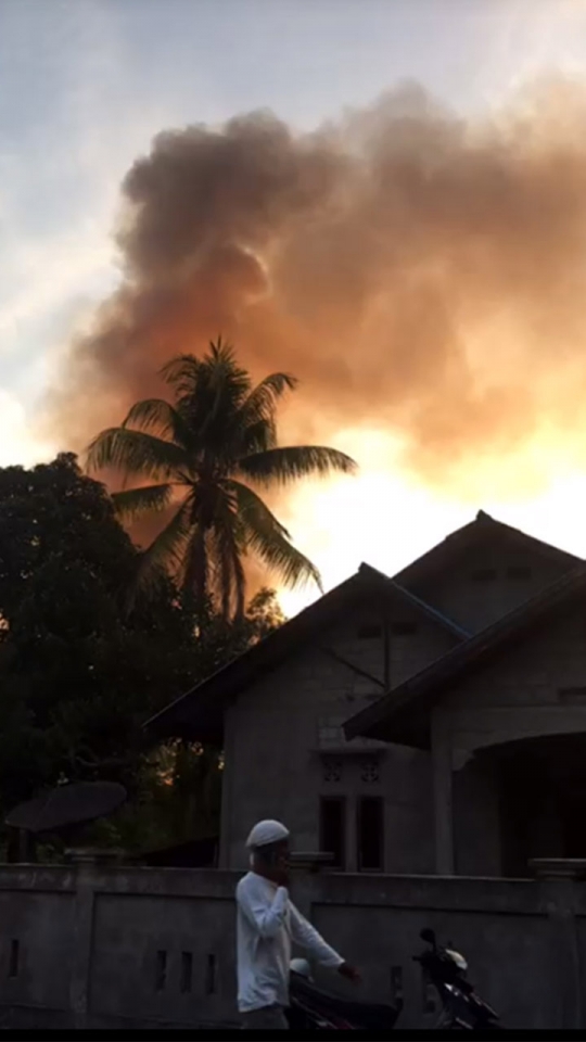 Suasana Mencekam Bentrokan di Maluku Tengah, Rumah Terbakar dan Warga Kabur ke Hutan