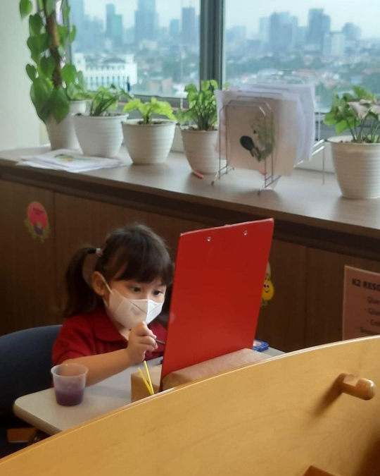 Foto Brie Anak Acha Septriasa Hari Pertama Masuk Sekolah di Jakarta, Lucu dan Cantik