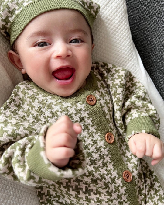 7 Potret Terbaru Baby Guzel Anak Ali Syakieb dan Margin, Ada Foto Bareng Baby L