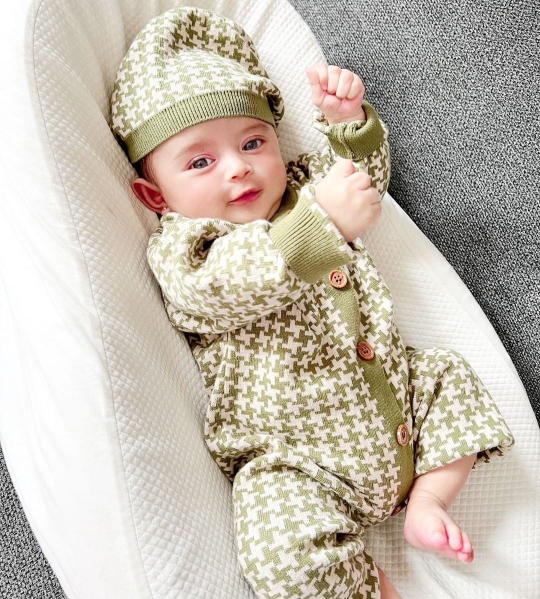 7 Potret Terbaru Baby Guzel Anak Ali Syakieb dan Margin, Ada Foto Bareng Baby L