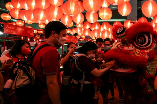Jelang Imlek, Barongsai Hibur Pengunjung Mal