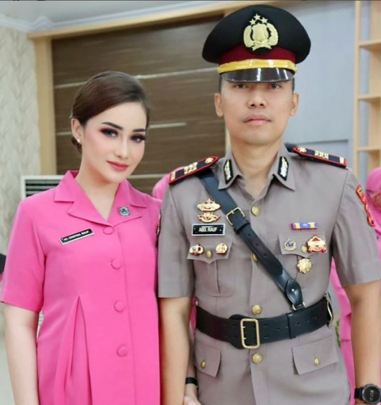 Ingat Christina Laws Istri Polisi Bak Barbie? Ini Potret Terbaru Hamil Anak Ketiga