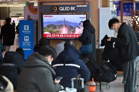 Uji Coba Rudal Balistik Jarak Jauh Korea Utara Undang Perhatian Warga Seoul