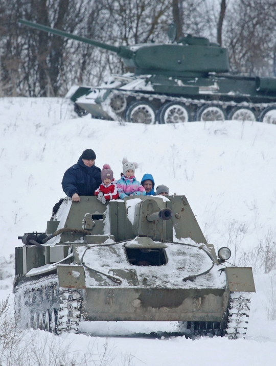 Serunya Naik Tank di Taman Hiburan Militer Rusia