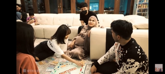 Momen Makan Malam Fuji & Thariq Bareng Keluarga di Rumah Atta, Seru Bahas Soal Jadian