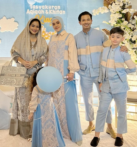 5 Potret Acara Aqiqah Baby Zhafi Anak Fairuz dan Sonny Septian