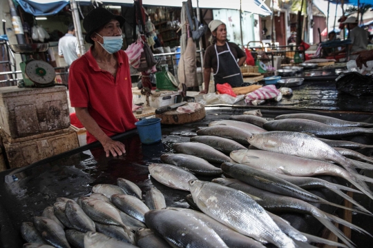 Geliat Penjualan Ikan Bandeng di Pasar Petak Sembilan Jelang Imlek