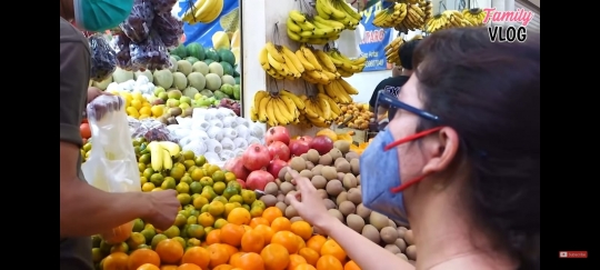 Habiskan Belasan Juta, Intip 5 Potret Seru Ussy Sulistiawaty Belanja di Pasar