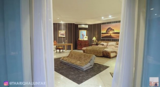 Luas dan Mewah Bak Hotel, Ini 7 Potret Kamar Thariq Halilintar Bergaya Modern Klasik