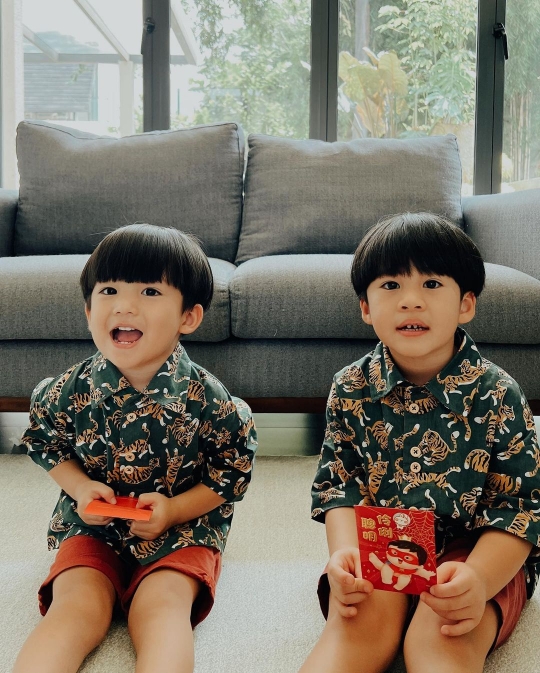 6 Potret Terbaru Anak-anak Putri Titian dan Junior Liem, Cute Abis!