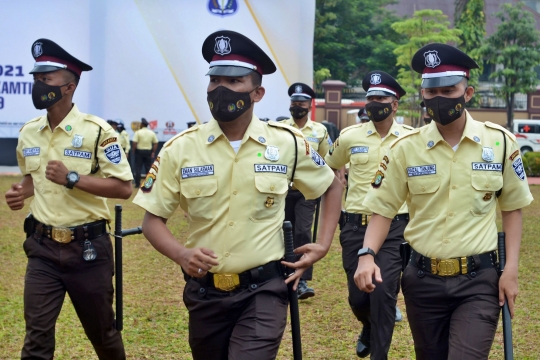 Penampilan Satpam dengan Seragam Baru di HUT ke-41