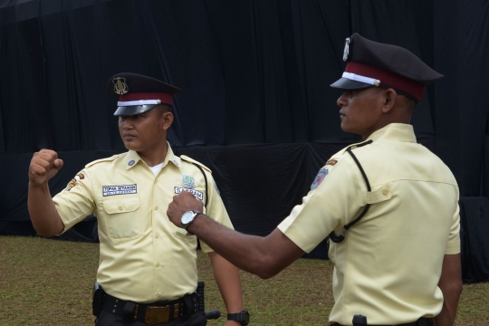 Penampilan Satpam dengan Seragam Baru di HUT ke-41