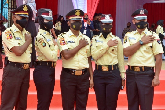 Penampilan Satpam dengan Seragam Baru di HUT ke-41