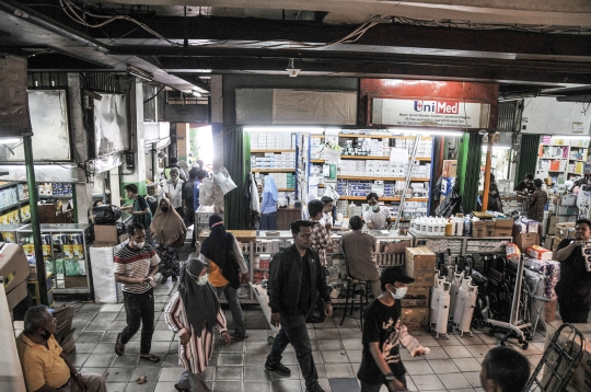 Pasar Pramuka Kembali Ramai di Tengah Melonjaknya Kasus Covid-19