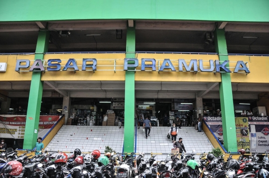 Pasar Pramuka Kembali Ramai di Tengah Melonjaknya Kasus Covid-19