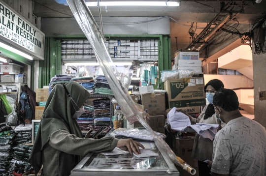 Pasar Pramuka Kembali Ramai di Tengah Melonjaknya Kasus Covid-19