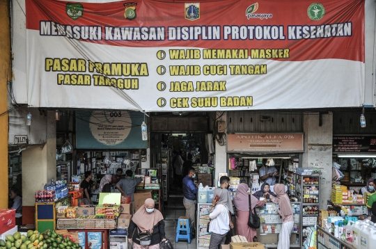 Pasar Pramuka Kembali Ramai di Tengah Melonjaknya Kasus Covid-19