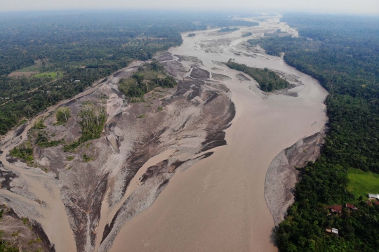 Penampakan Sungai di Hutan Amazon Dicemari Tumpahan Minyak
