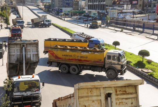 Protes Krisis Ekonomi, Sopir Truk Blokade Jalanan di Lebanon