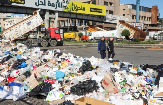 Protes Krisis Ekonomi, Sopir Truk Blokade Jalanan di Lebanon