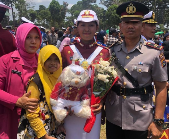 Kenalan Sama Taruni Akpol Cantik Widya Serenia, Potret dengan Ayah Curi Perhatian