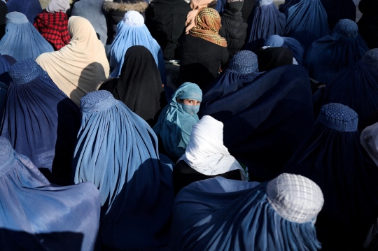 Potret Warga Afghanistan Menyambung Hidup dari Roti Gratis