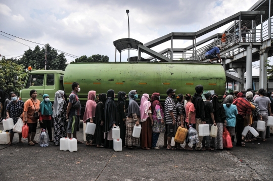 Antusiasme Warga Serbu Operasi Minyak Goreng Murah