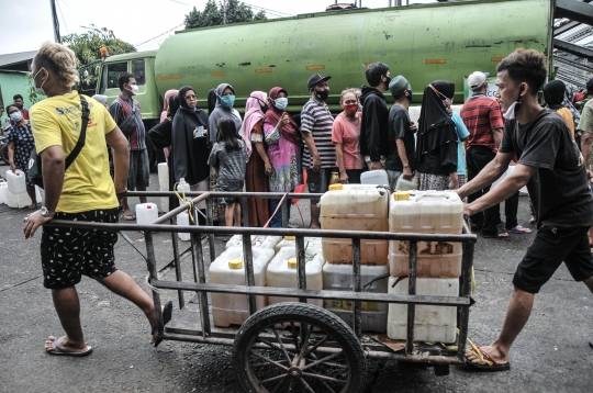 Antusiasme Warga Serbu Operasi Minyak Goreng Murah