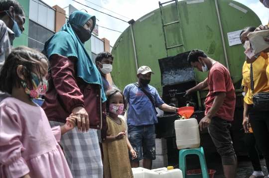 Antusiasme Warga Serbu Operasi Minyak Goreng Murah