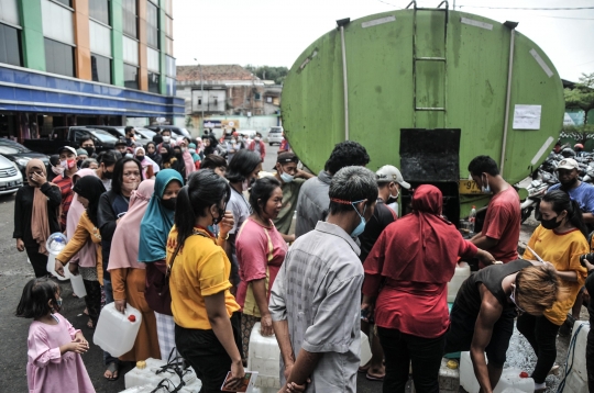 Antusiasme Warga Serbu Operasi Minyak Goreng Murah