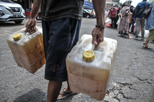 Antusiasme Warga Serbu Operasi Minyak Goreng Murah