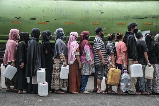 Antusiasme Warga Serbu Operasi Minyak Goreng Murah