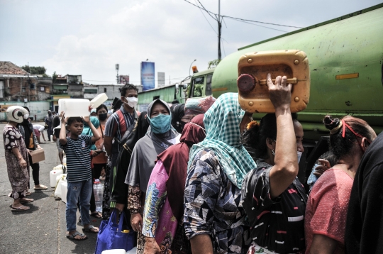 Antusiasme Warga Serbu Operasi Minyak Goreng Murah