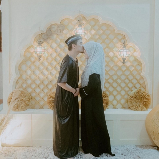 7 Potret Ulang Tahun Alvin Faiz ke-23, Dihadiahi Umrah oleh Sang Istri