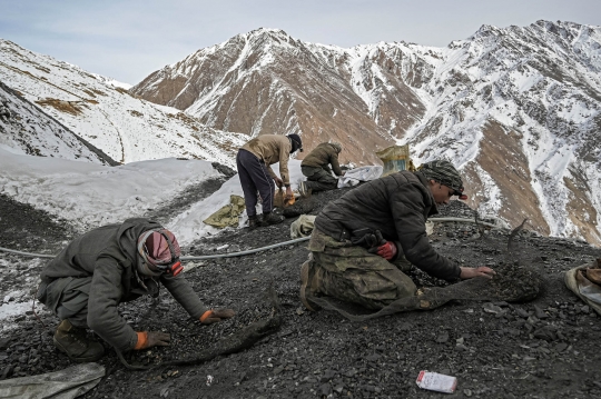 Potret Penambang Batu Zamrud di Afghanistan