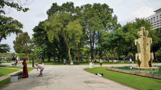 Warga DKI Jakarta Masih Mengabaikan Masker Saat Bermain di Taman