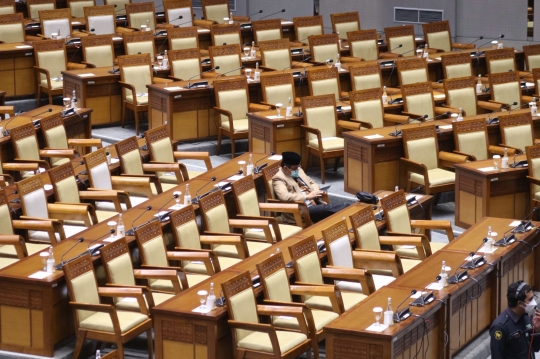Suasana Sidang Paripurna ke-14 DPR di Tengah Lonjakan Covid-19