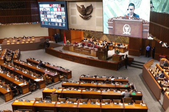 Suasana Sidang Paripurna ke-14 DPR di Tengah Lonjakan Covid-19